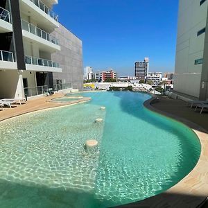 Modern Unit, Pool, Gym & Cbd Location